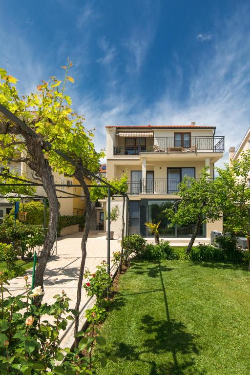 Apartments Morozin — Hotel in Krk Island