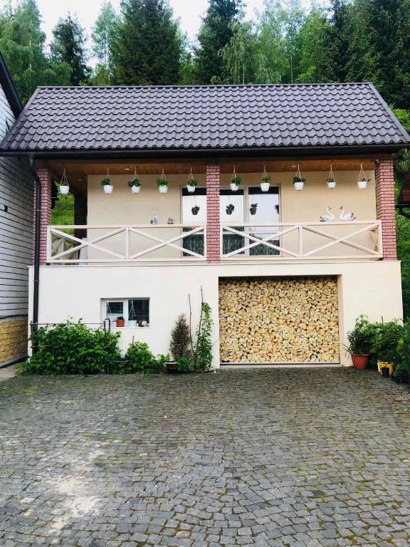 Під лісом, Soymy