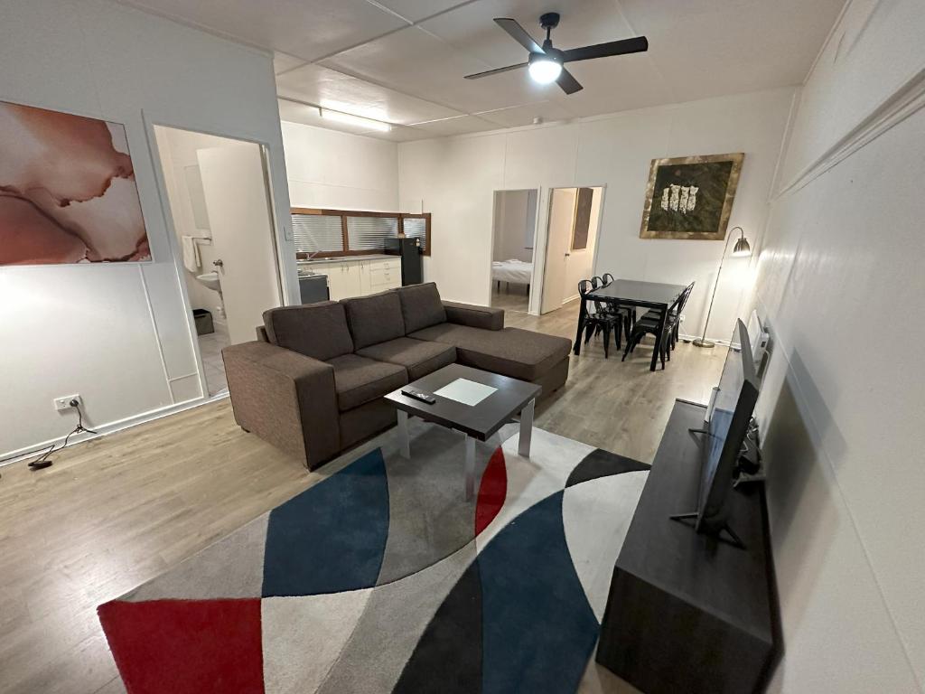 Your Home Away from Home: Comfortable 2 Bedroom Apartment