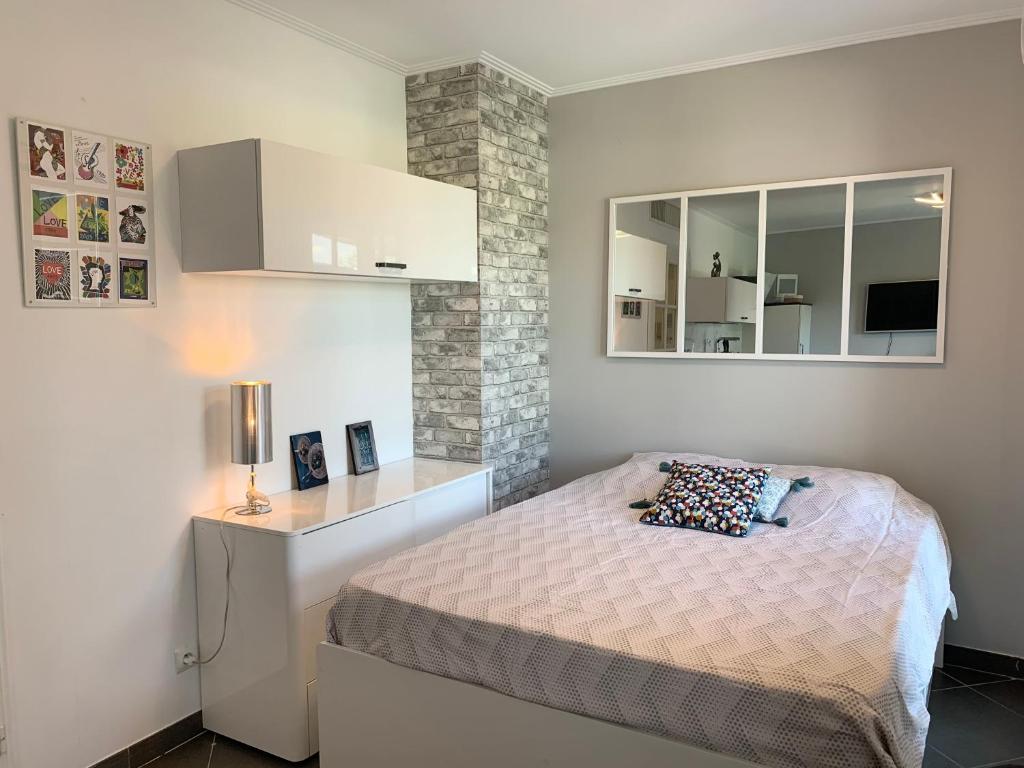 Joli studio climatisé avec Jardin dans résidence avec piscine mecalineloc - 3