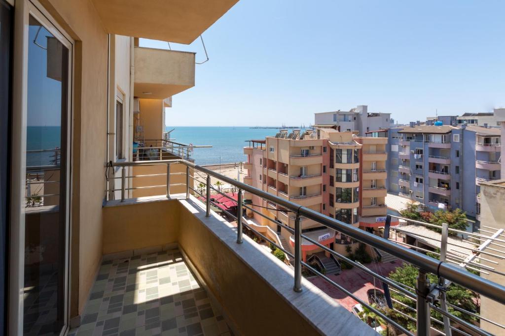 Seaside Retreat - 1 bedroom apartment by the beach, Durrës