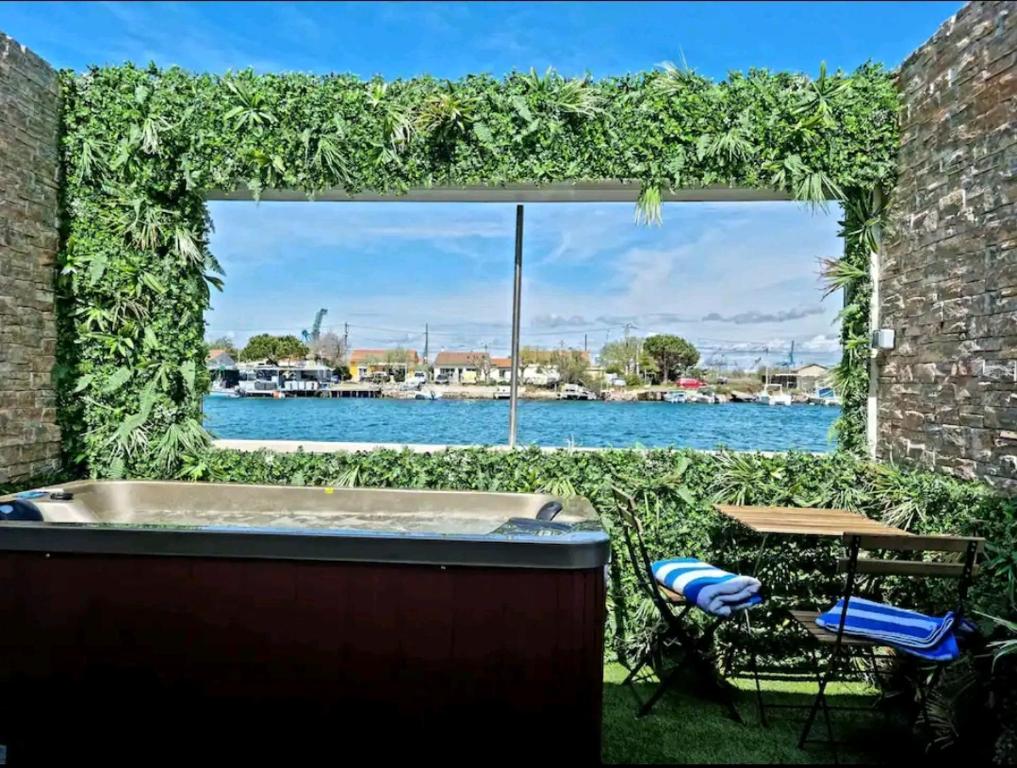 Suite jaccuzzi en camargue, Port-Saint-Louis-du-Rhone