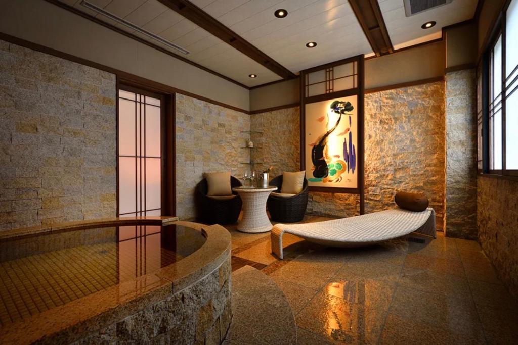 Hot spring bath