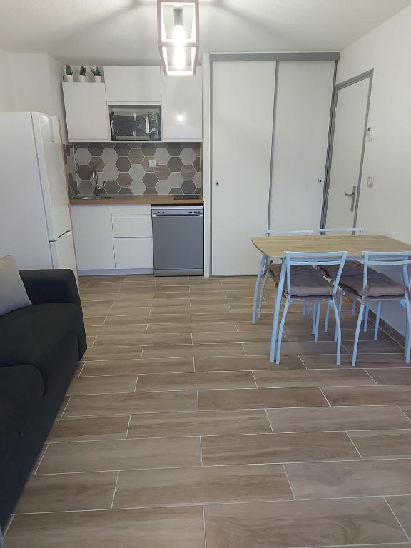 T2 4 pers, rénové en bord de plage , clim et parking classé 2 étoiles - 4