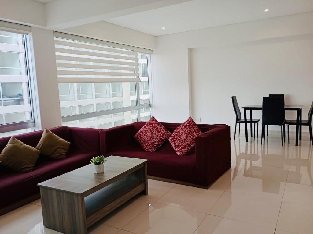 Romulo OFarril 2parking-3BR-2BA - 3