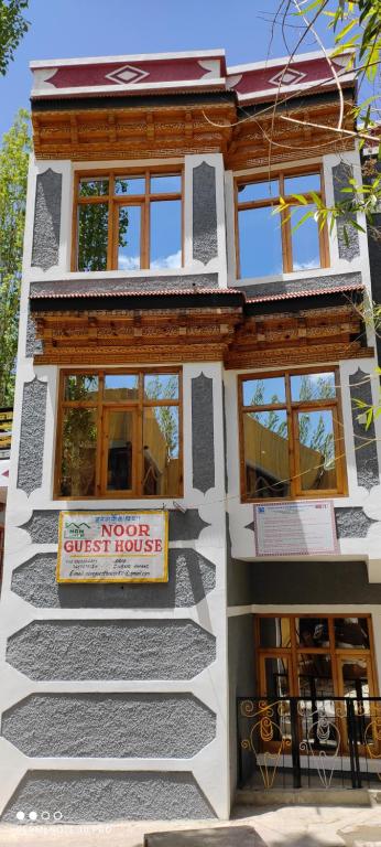 Noor Guest House — Hotel in Leh