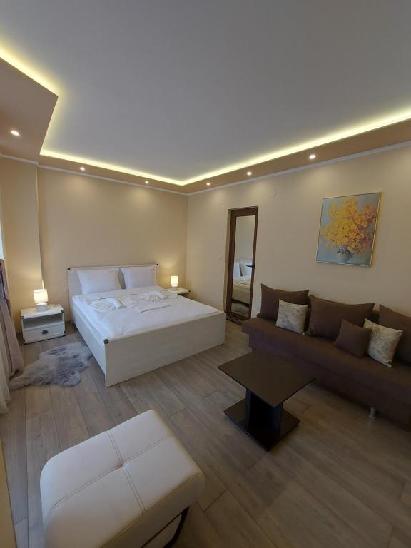 Elegant Complex — Hotel in Pazardzhik