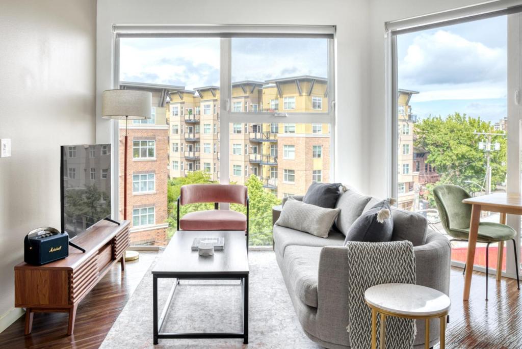Ballard 1BR w WD BBQ Gym nr Waterfront SEA-393