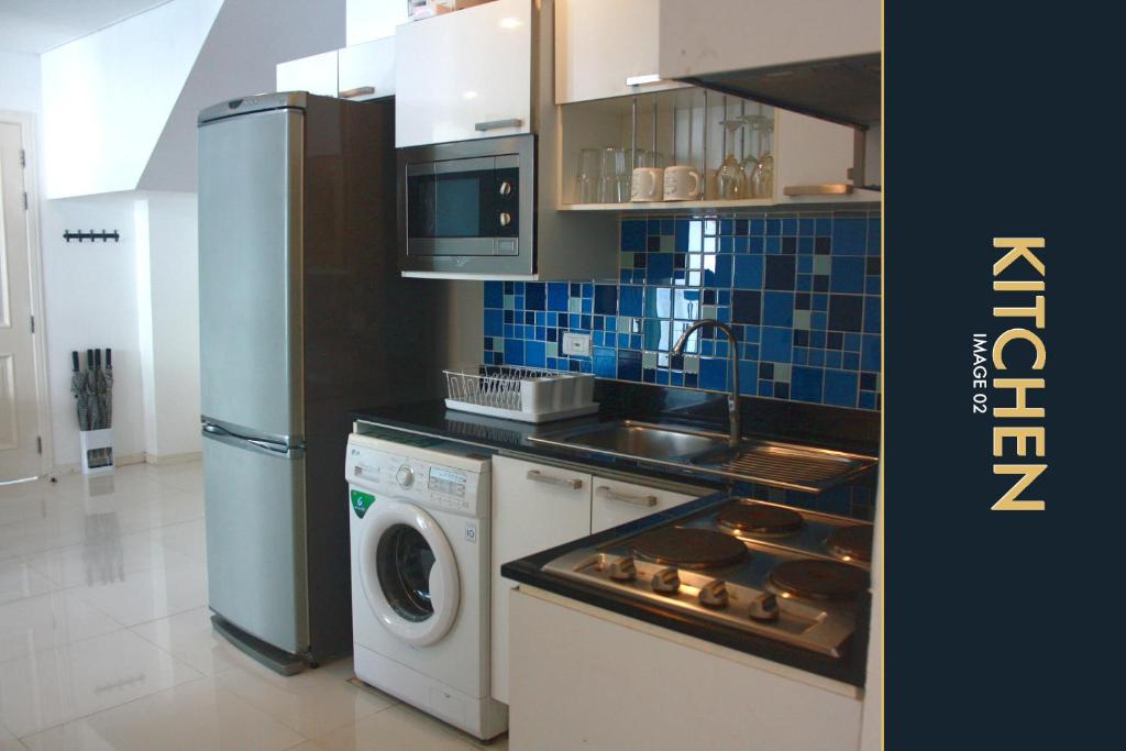 3 BR Amazing Condo with Private Rooftop Pool 전경