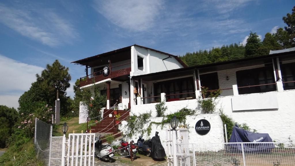 Darbar - A Heritage Farmstay, Near New Tehri &amp; Kanatal — Hotel in Chamba (Uttarakhand)