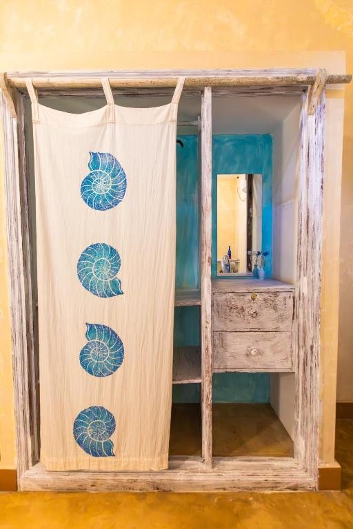 Footprints House photo