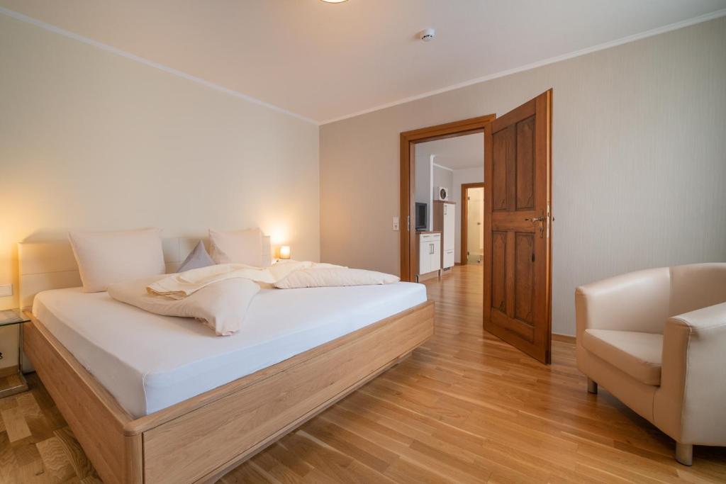 Hotel- Weingut- Moselloreley photo