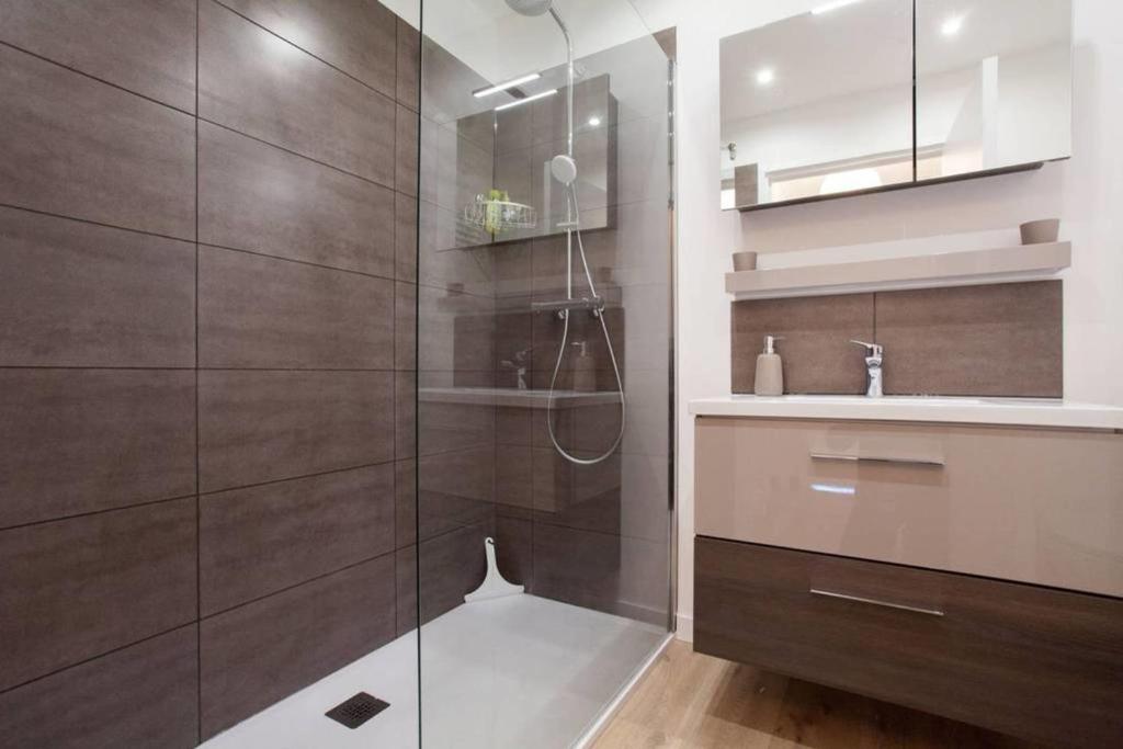 3-Room Apartment with Terrace in Palm Beach - 4