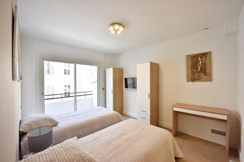 3-Room Apartment in the Heart of Cannes - 5