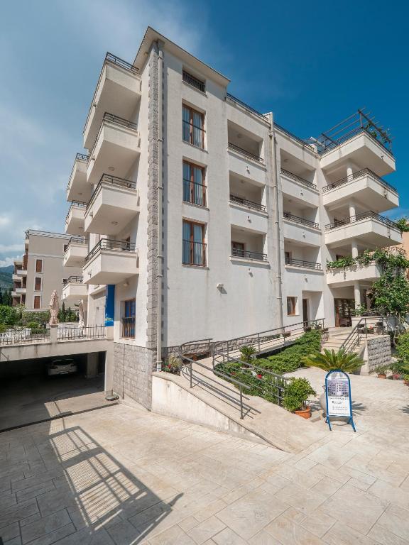 Apartments Butua - 3