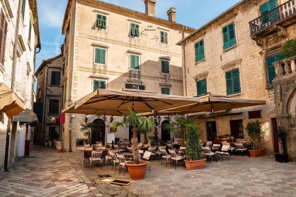 Cozy 2 Bedroom Apartment in Antique Bizanti Palace - 1