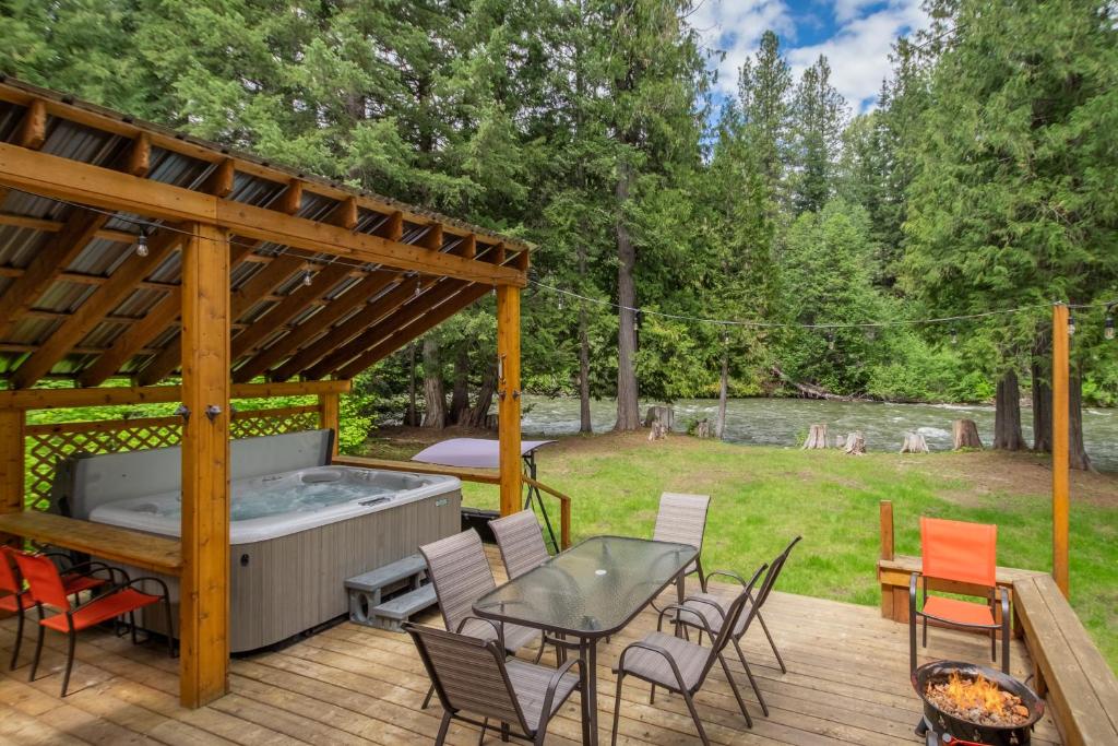 Chiwawa River Chalet by NW Comfy Cabins, Leavenworth, WA up to 32 OFF