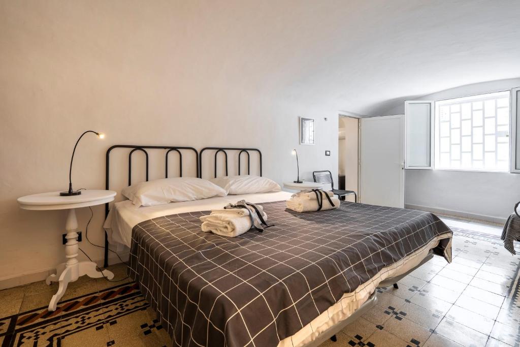 GuestHost - White&Grey Comfy Apartment - 2