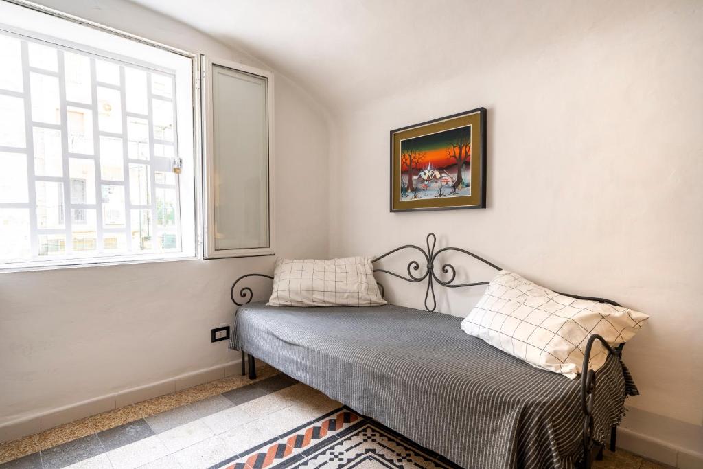 GuestHost - White&Grey Comfy Apartment - 5