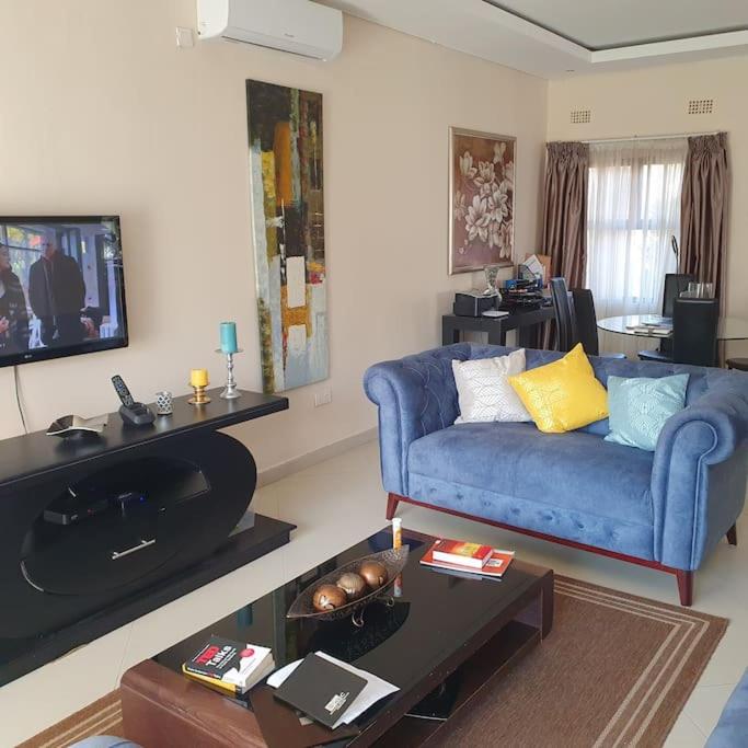 Cosy 2 bedroom flat in quiet gated community