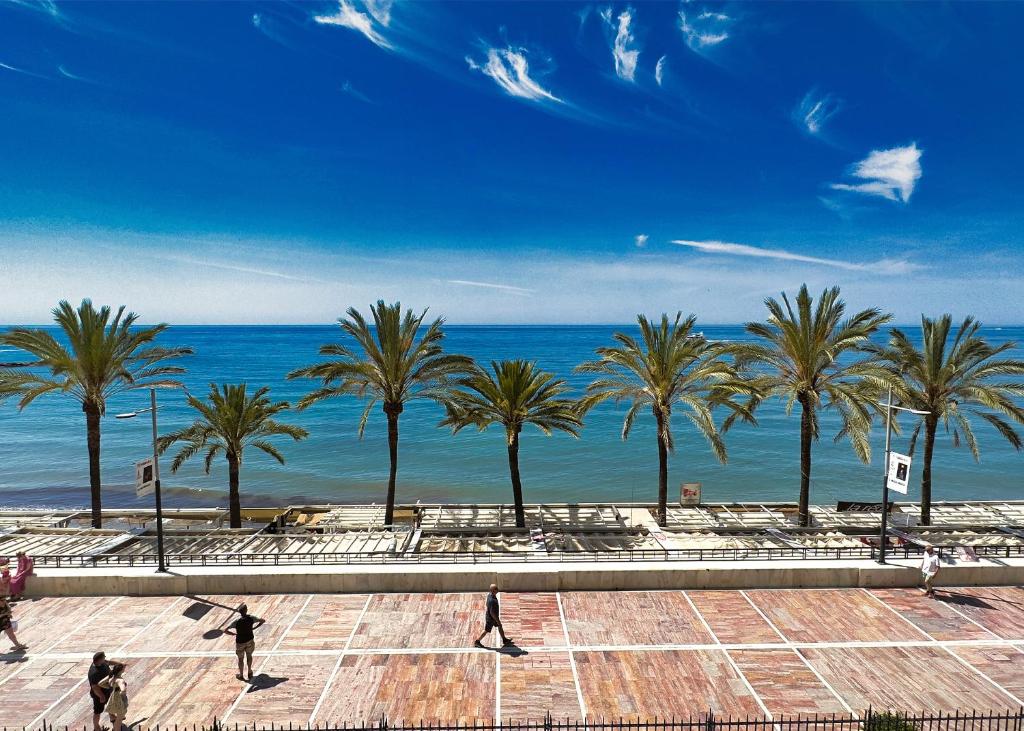 Diana 206. Completely Renovated Apartment on the Beachfront. - 1