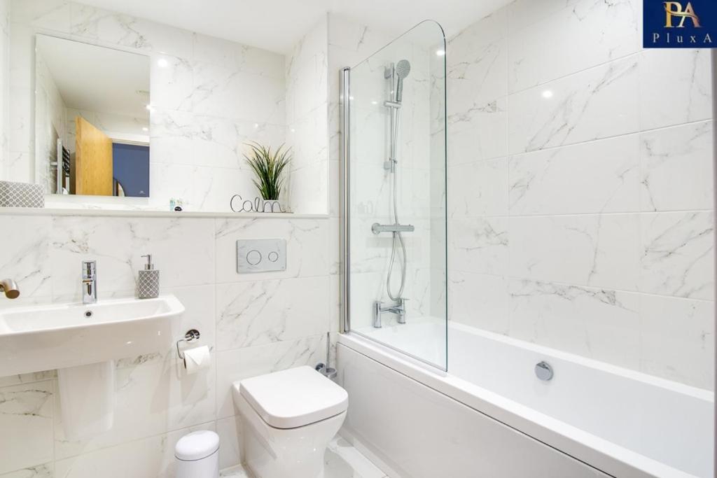 Pluxa Lavish Escape Classy City Centre Stay photo