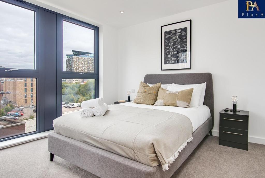 Pluxa Lavish Escape Classy City Centre Stay photo
