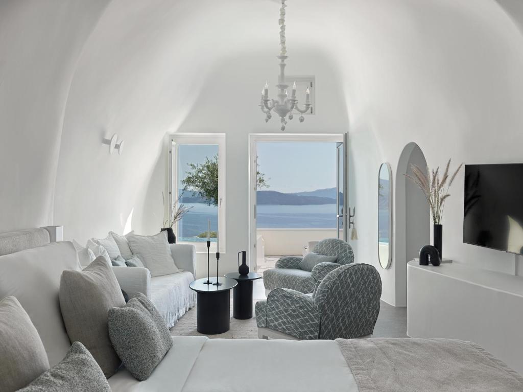 Canaves Oia Suites