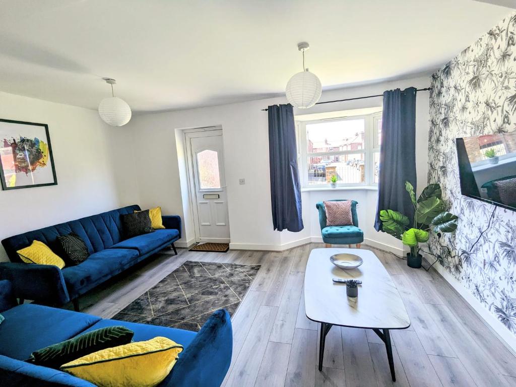 4 bed home with driveway parking, ideally located in Latchford, Warrington - Latchford Mews, Warrington