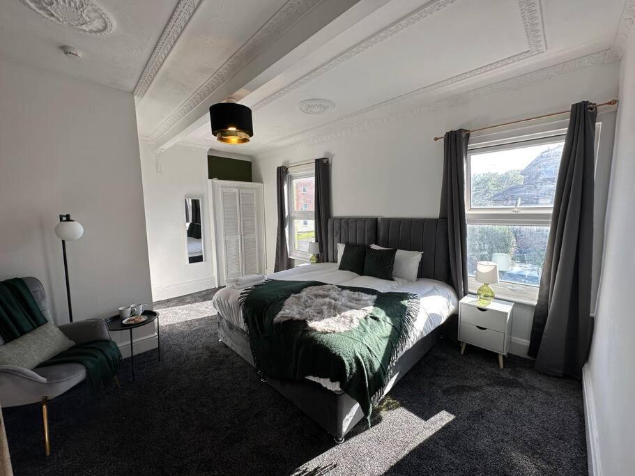 Spacious 5-bedroom home with parking, sleeps 13!