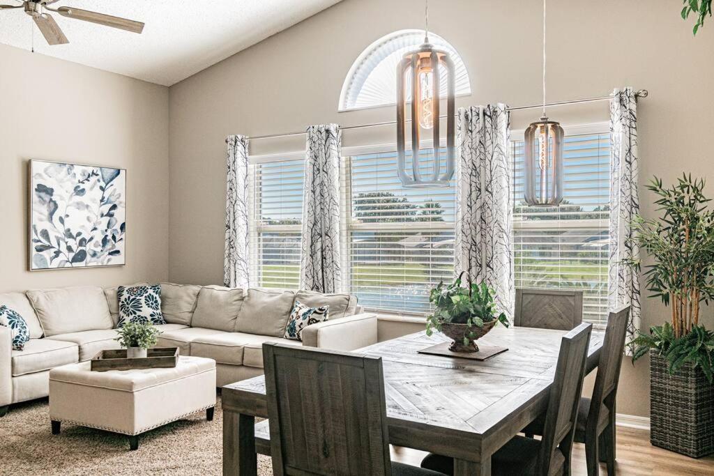 THIS IS PARADISE FOUND! Private In-Ground Pool Home, Views, Near Dis, NO Steps, LOW Rates!, Kissimmee