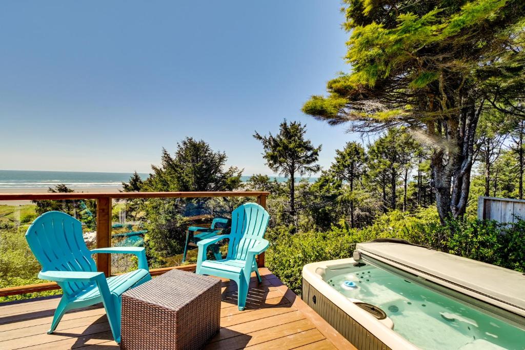 Moclips Home with Hot Tub and Stunning Beach Views!, Moclips
