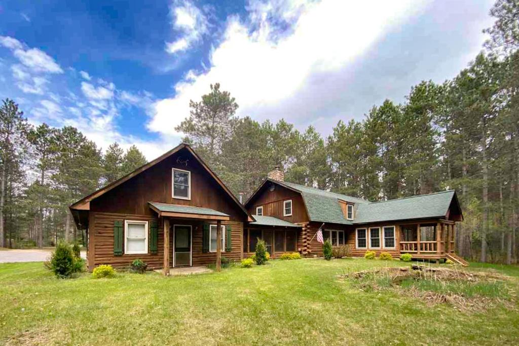 Castle Rock Cabin in Mauston (WI) reviews, prices of Hotels