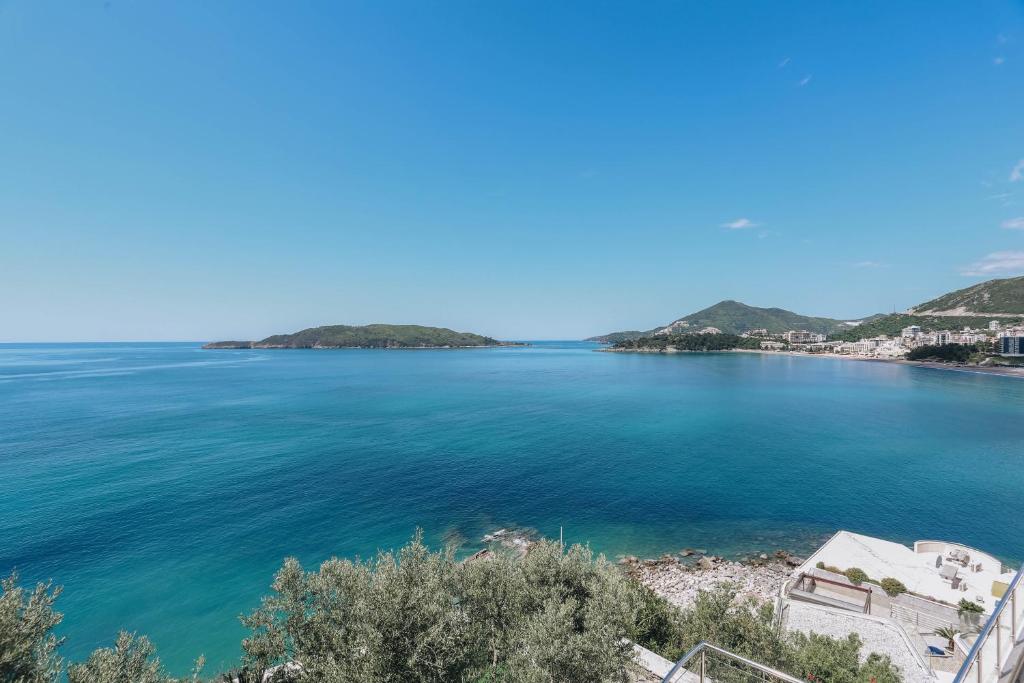 Apartment Clever of Rafailovici — Hotel in Budva