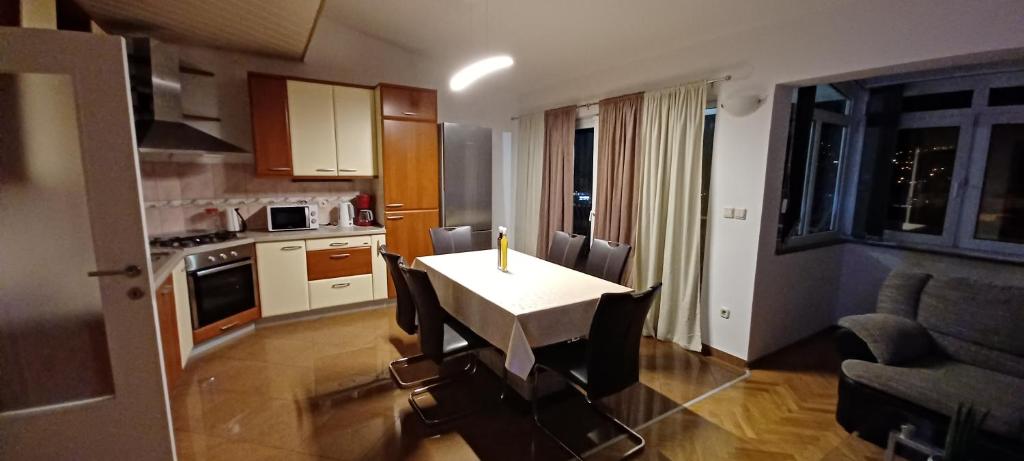 Apartment Nevena, Omiš