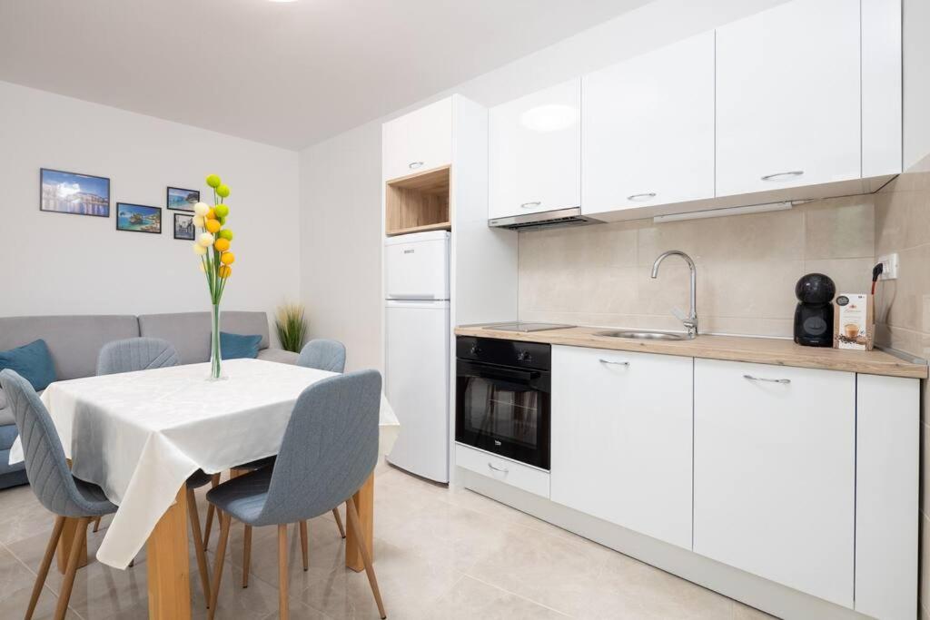 Lovely Central Apartment Ivana With Terrace, Split