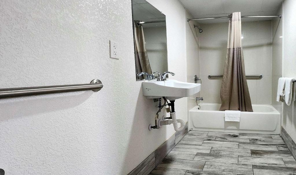 Motel 6-Columbus, GA - Downtown photo