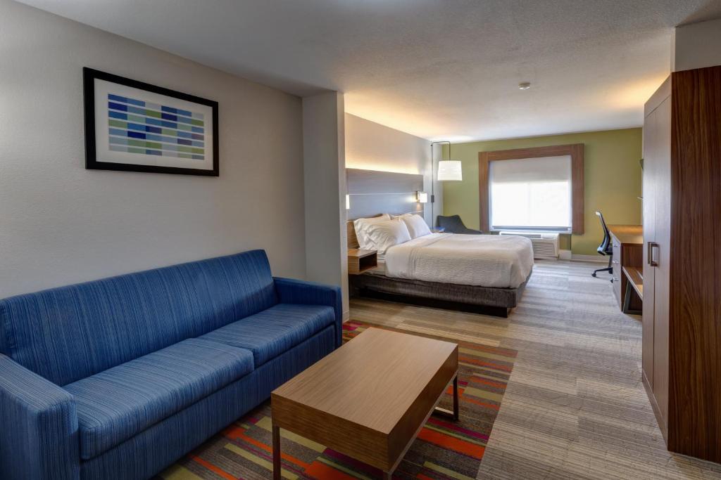 Holiday Inn Express & Suites Shelbyville Indianapolis by IHG