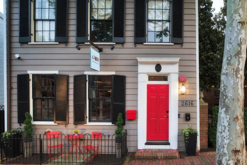 The Poppy Georgetown Guesthouse and Gardens，位于华盛顿的酒店