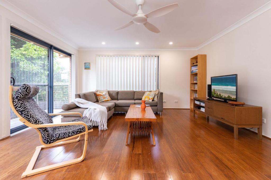 Barrels at Boomerang, Boomerang Beach