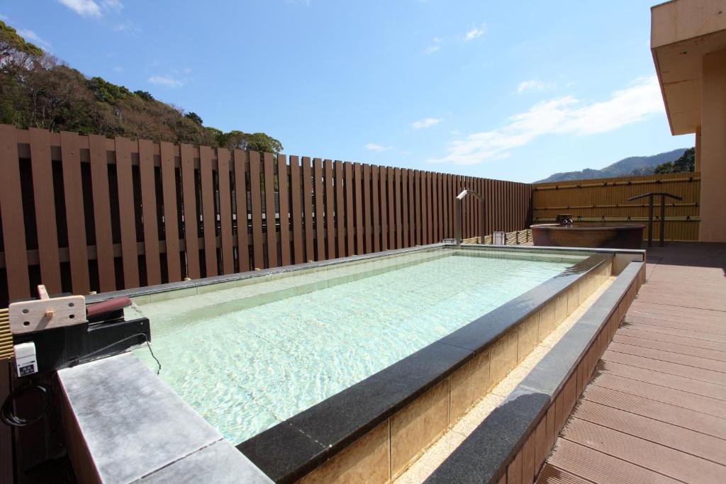 Open air bath