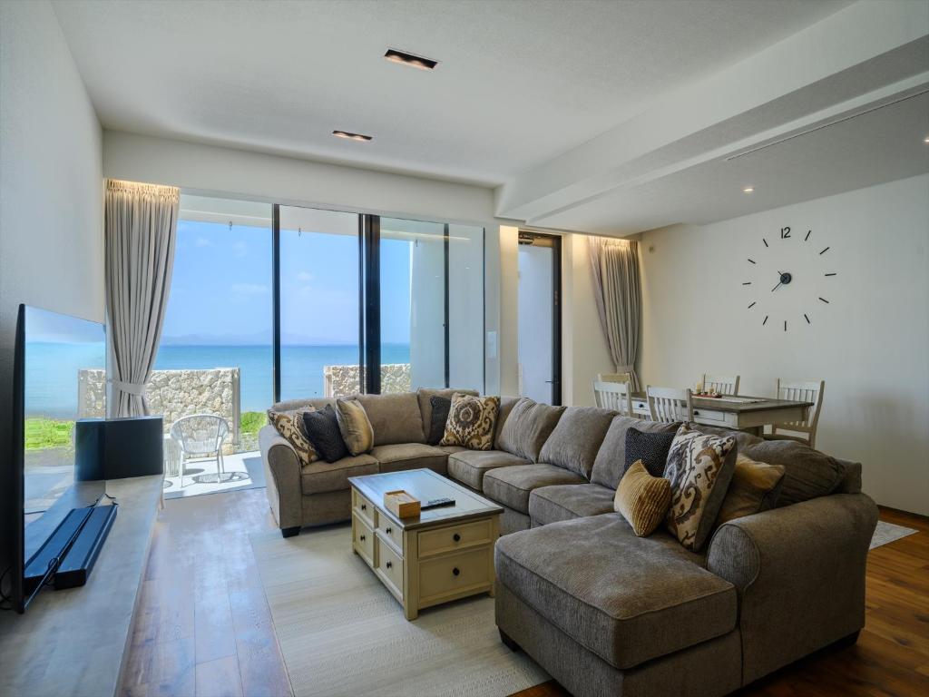 Onna Resort 海まで徒歩0秒 最大12名宿泊可 オーシャンビュー貸切ヴィラ, Nago