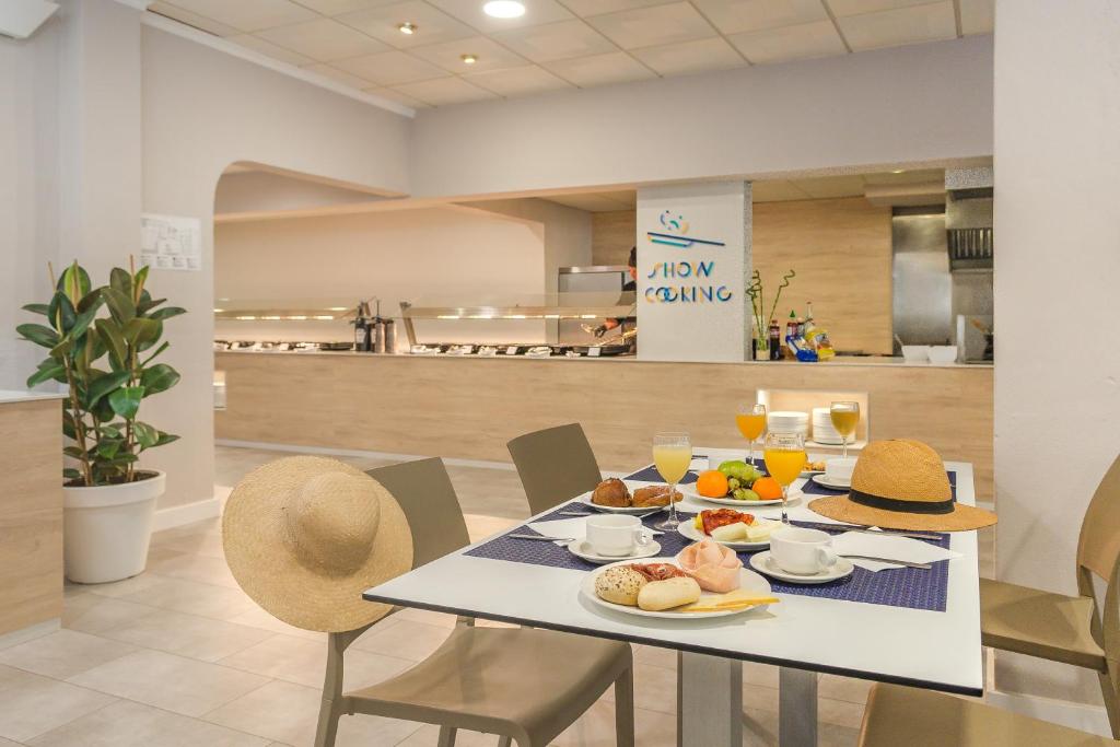 FERGUS Club Carema Splash — Restaurant & bars in Fornells, Balearic Islands
