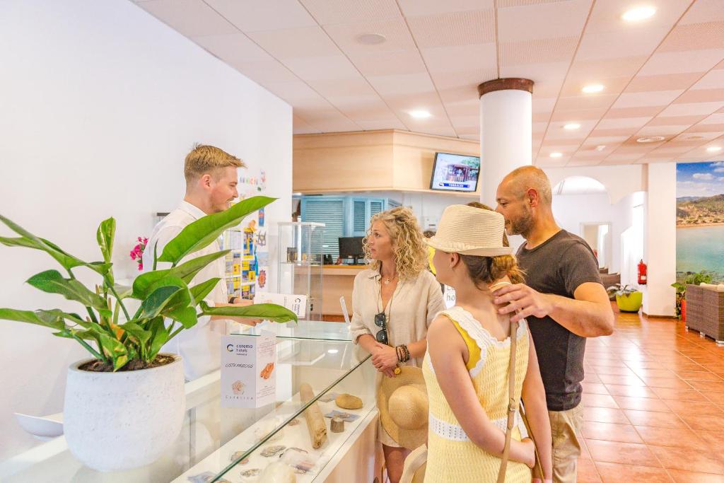 FERGUS Club Carema Splash — Hotel building in Fornells, Balearic Islands