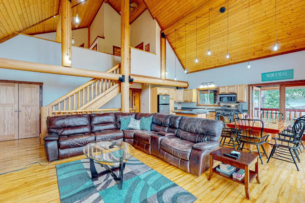 Lakeview Chalet, Christina Lake