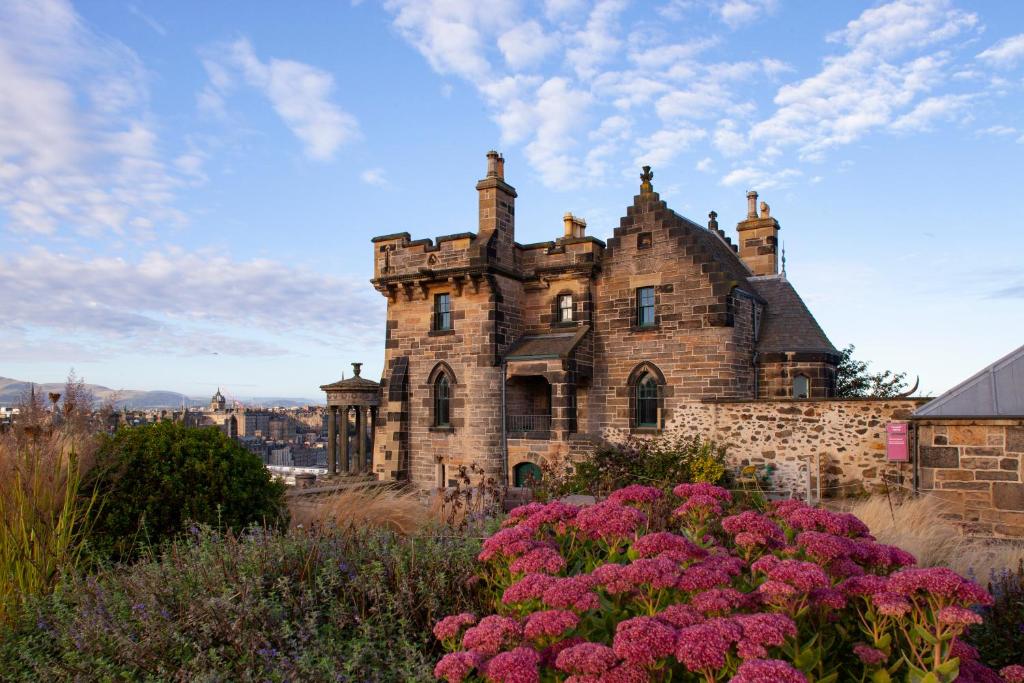 JOIVY Observatory Unique House on Calton Hill, Edinburgh