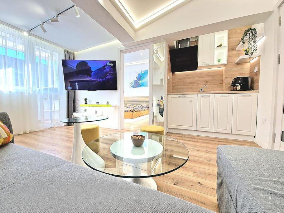 Art Apartment + 2BD parking space, Varna