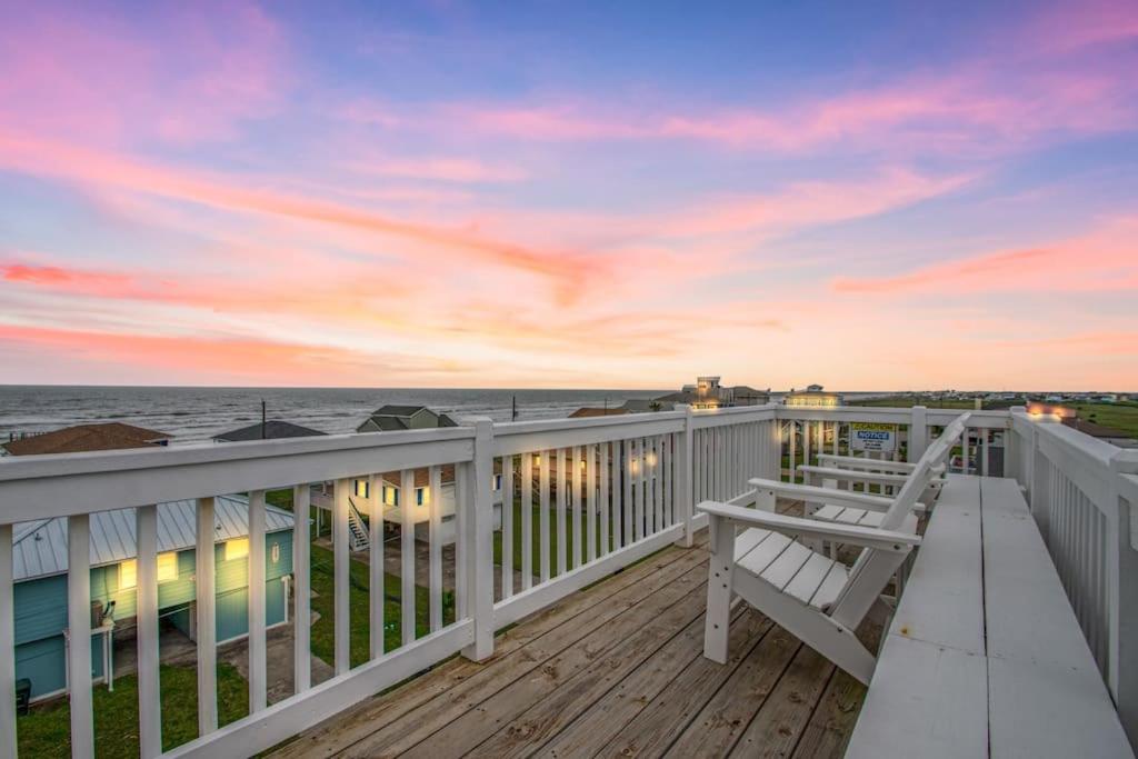 The Ocean Aire , 30 secs from the sand!, Galveston