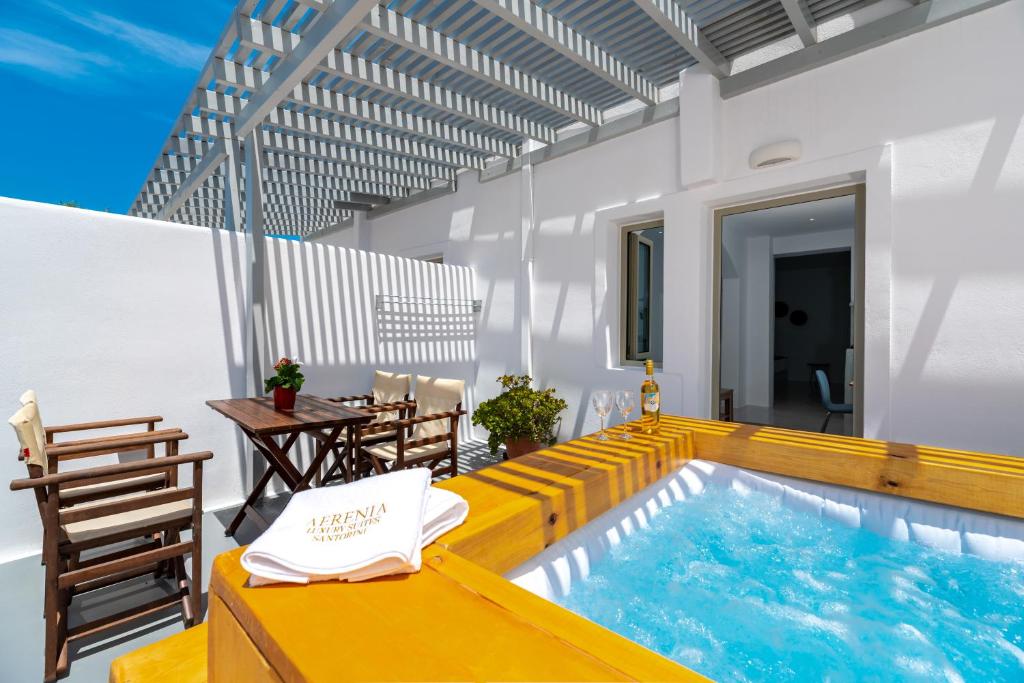 Aerenia Luxury Suites — Hotel in Santorini