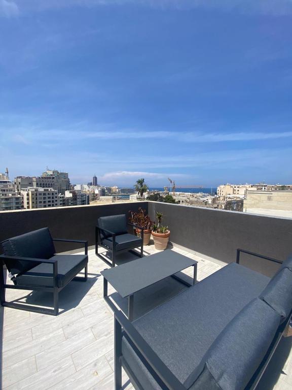 Sliema Distant Seaview Penthouse, Sliema